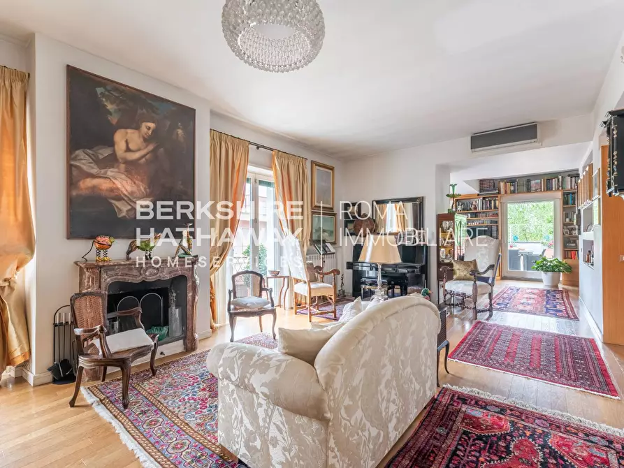 Immagine 3 di Appartamento in vendita  in Via Ugo de Carolis a Roma