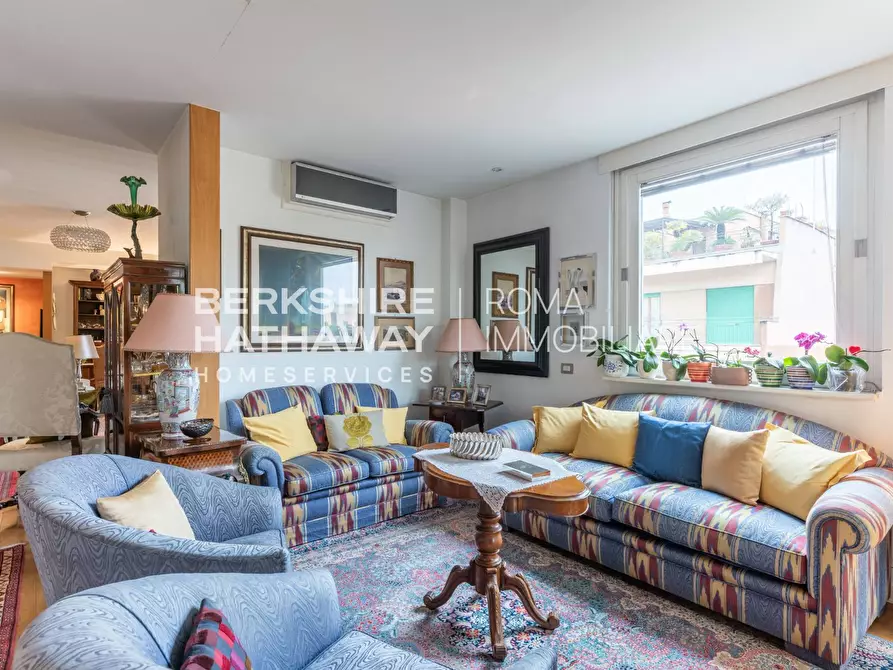 Immagine 8 di Appartamento in vendita  in Via Ugo de Carolis a Roma