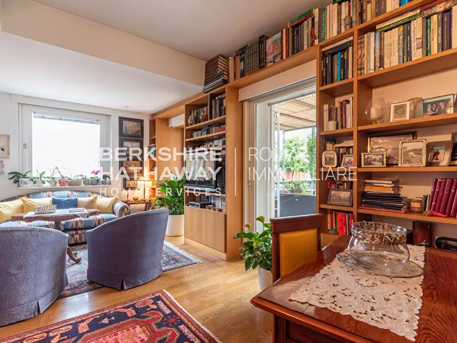 Immagine 11 di Appartamento in vendita  in Via Ugo de Carolis a Roma