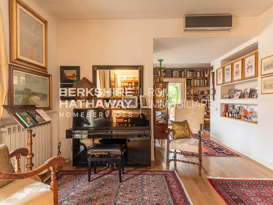 Immagine 18 di Appartamento in vendita  in Via Ugo de Carolis a Roma