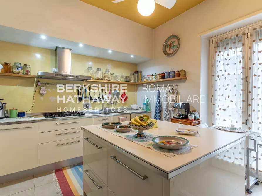 Immagine 20 di Appartamento in vendita  in Via Ugo de Carolis a Roma