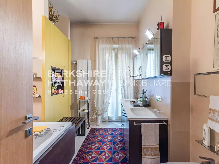 Immagine 35 di Appartamento in vendita  in Via Ugo de Carolis a Roma