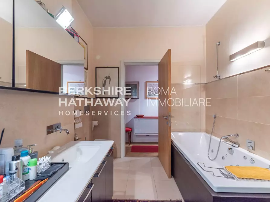 Immagine 37 di Appartamento in vendita  in Via Ugo de Carolis a Roma
