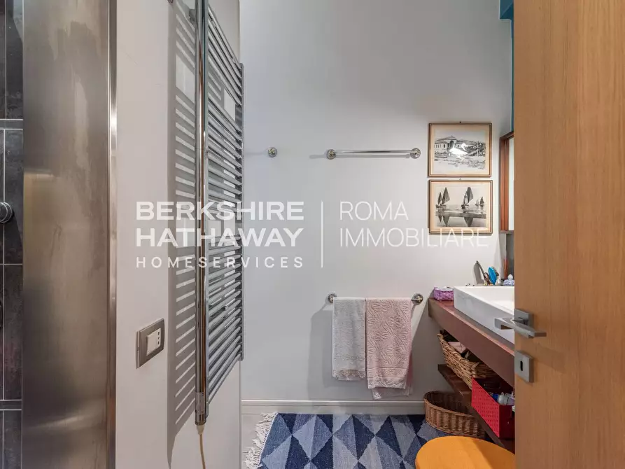 Immagine 38 di Appartamento in vendita  in Via Ugo de Carolis a Roma