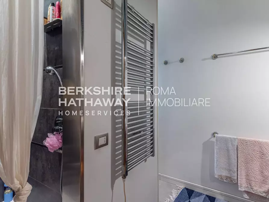 Immagine 39 di Appartamento in vendita  in Via Ugo de Carolis a Roma