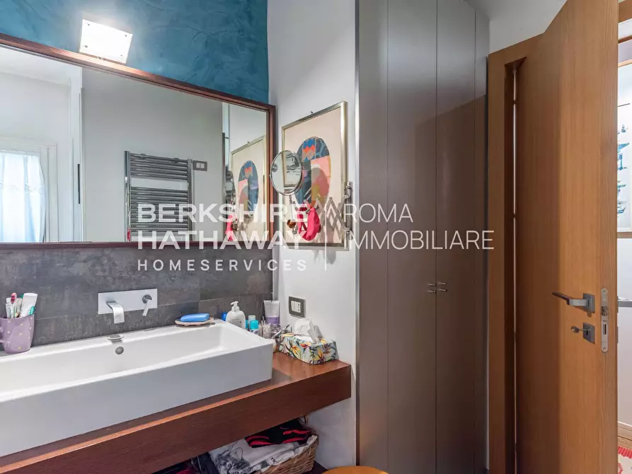 Immagine 41 di Appartamento in vendita  in Via Ugo de Carolis a Roma