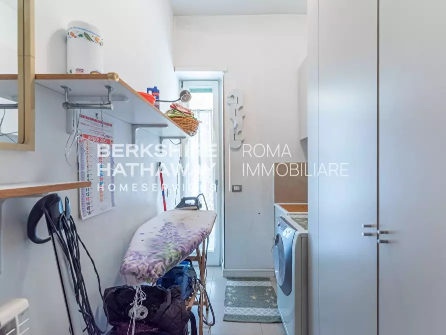 Immagine 42 di Appartamento in vendita  in Via Ugo de Carolis a Roma