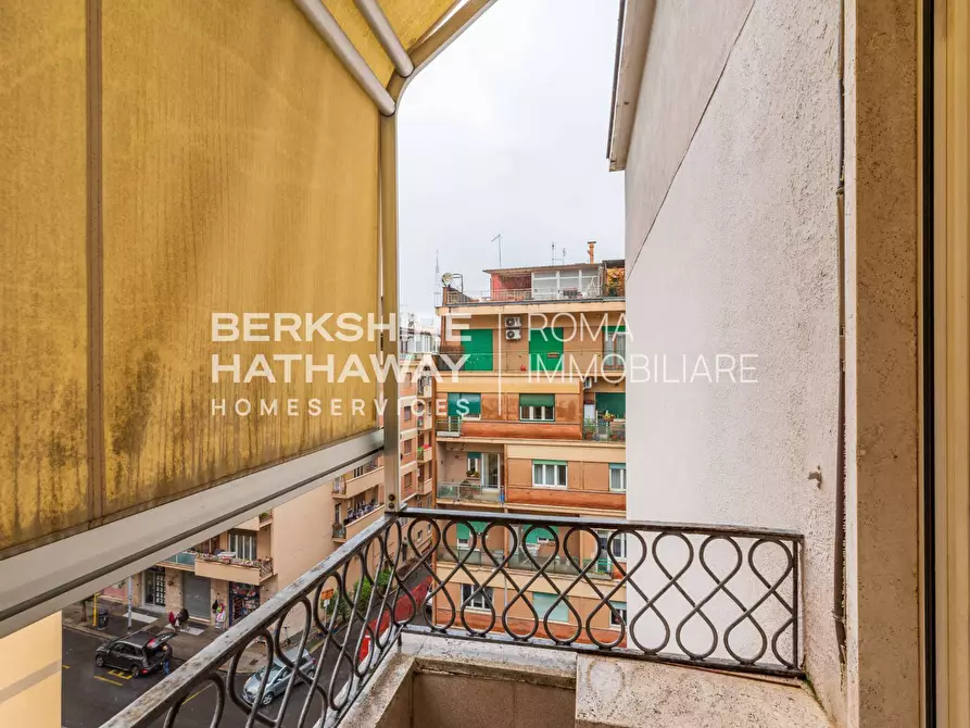 Immagine 49 di Appartamento in vendita  in Via Ugo de Carolis a Roma