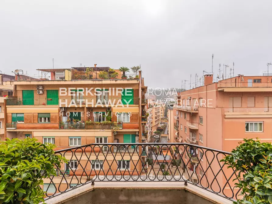 Immagine 50 di Appartamento in vendita  in Via Ugo de Carolis a Roma