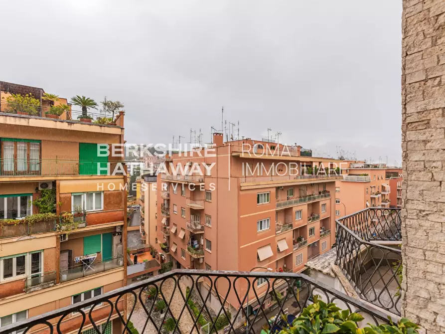 Immagine 52 di Appartamento in vendita  in Via Ugo de Carolis a Roma