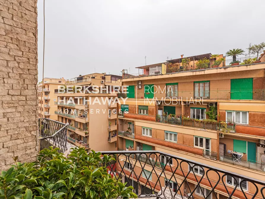 Immagine 53 di Appartamento in vendita  in Via Ugo de Carolis a Roma