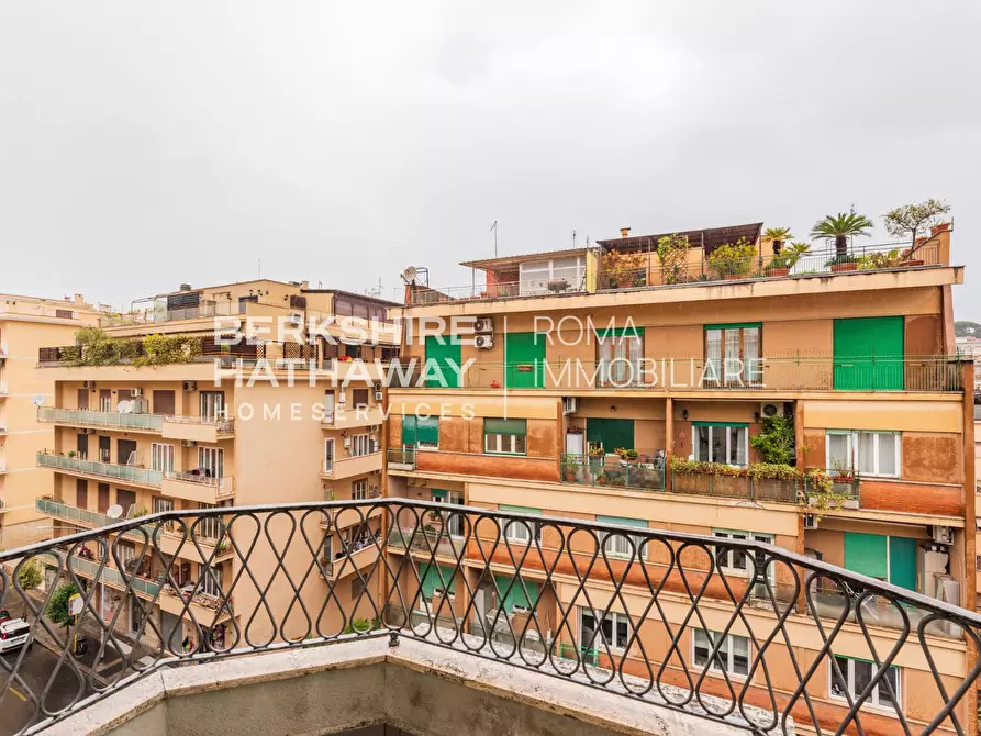 Immagine 54 di Appartamento in vendita  in Via Ugo de Carolis a Roma