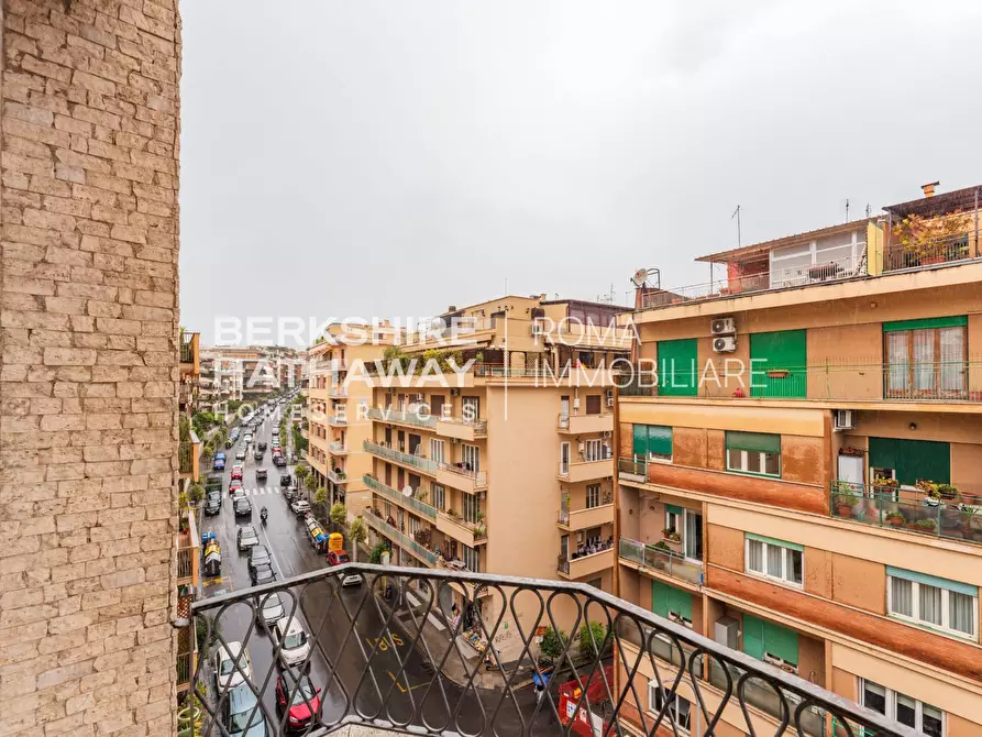 Immagine 55 di Appartamento in vendita  in Via Ugo de Carolis a Roma