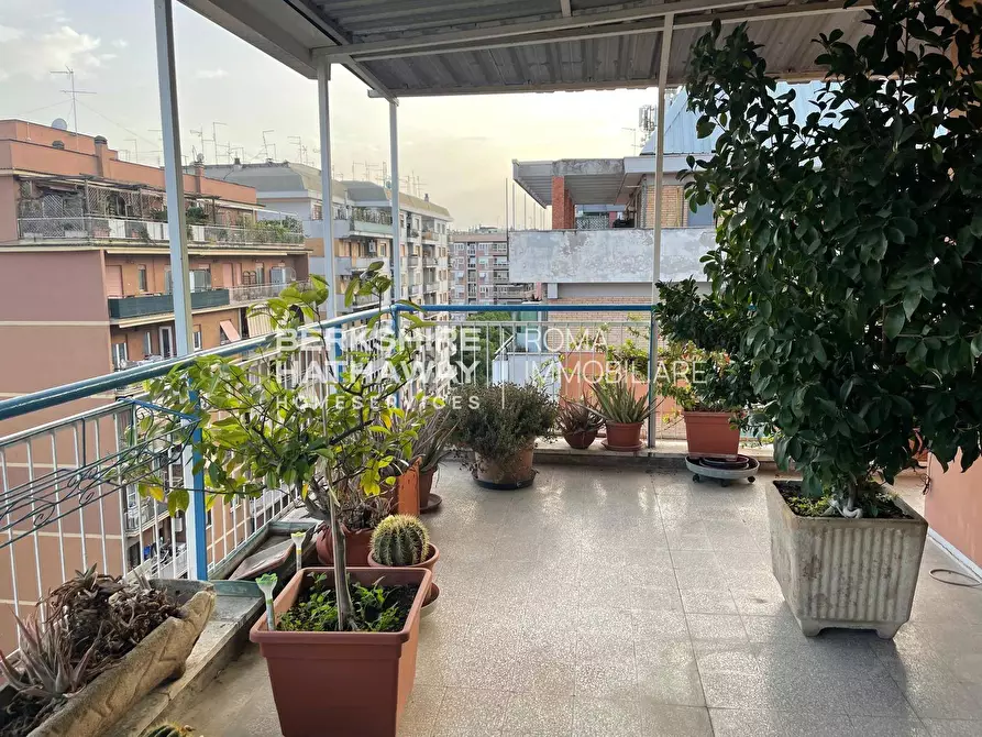 Immagine 4 di Appartamento in vendita  in Via Veroli a Roma