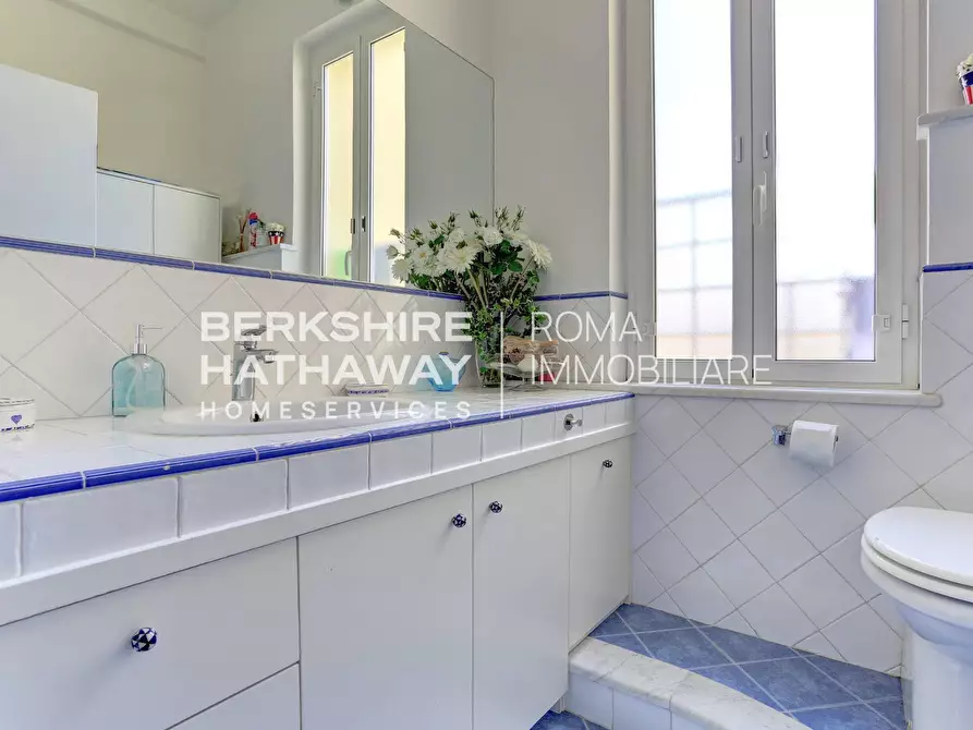 Immagine 14 di Appartamento in vendita  in Via Filippo Civinini 1 a Roma