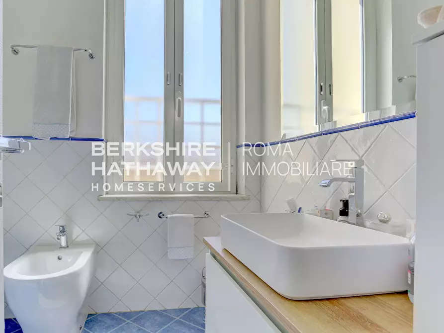 Immagine 15 di Appartamento in vendita  in Via Filippo Civinini 1 a Roma