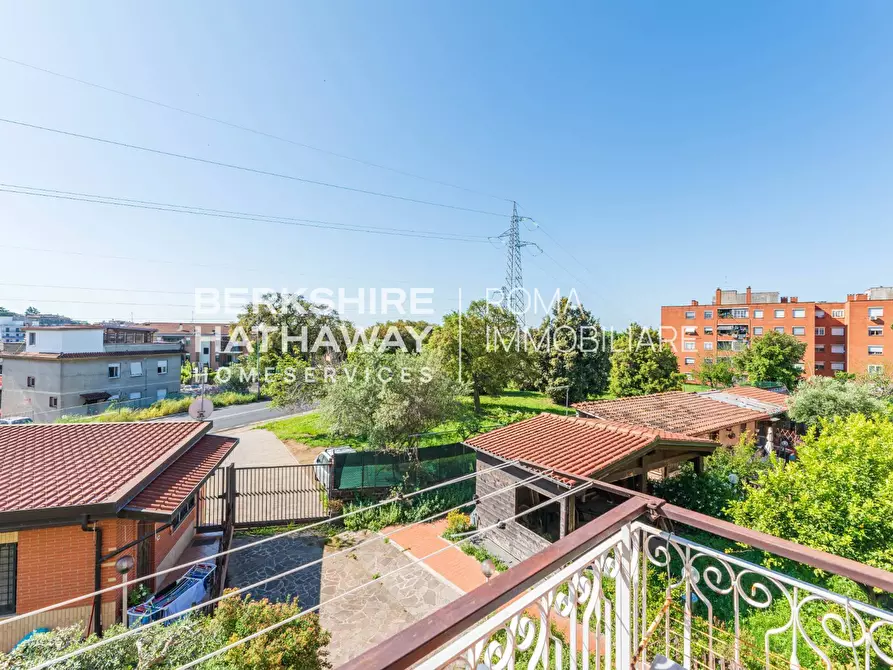 Immagine 2 di Appartamento in vendita  in Via Della Stazione Di Ottavia 1 a Roma