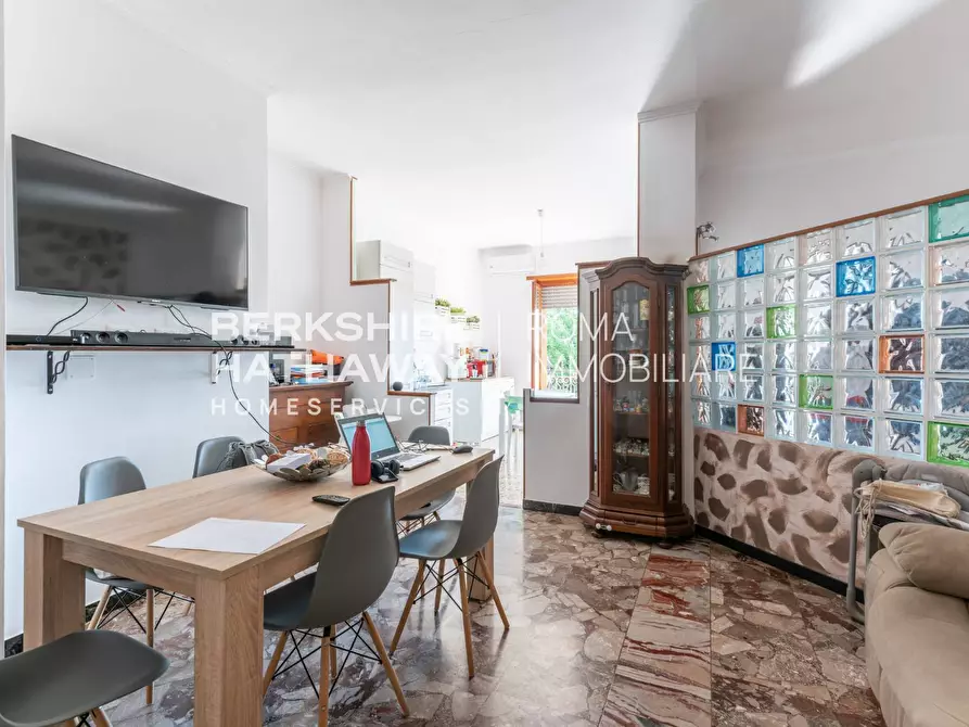 Immagine 3 di Appartamento in vendita  in Via Della Stazione Di Ottavia 1 a Roma