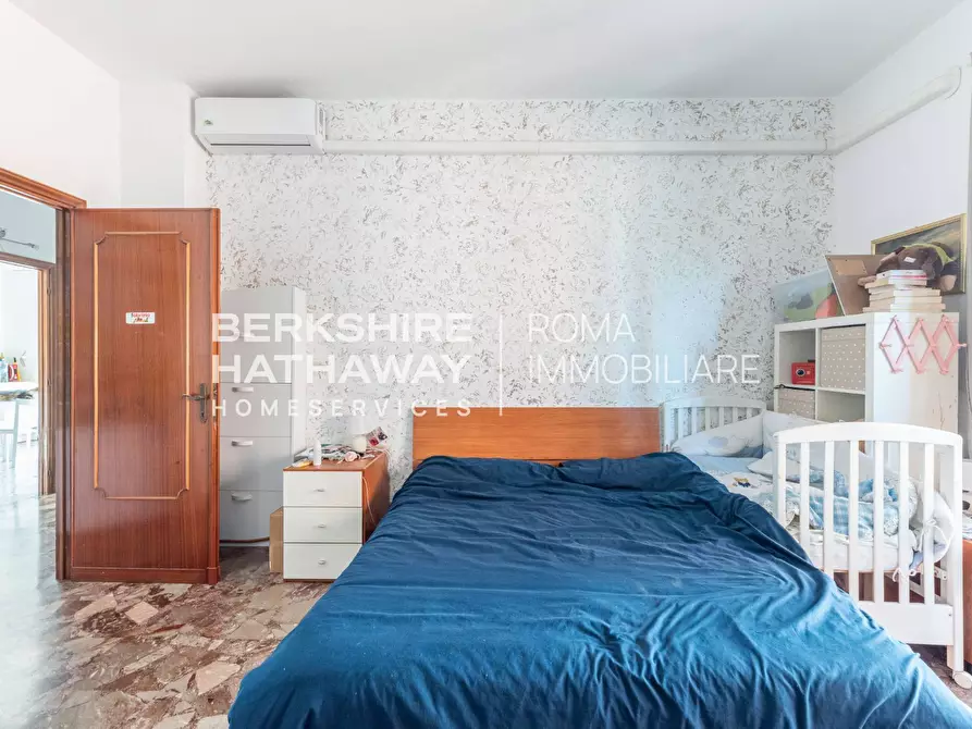 Immagine 8 di Appartamento in vendita  in Via Della Stazione Di Ottavia 1 a Roma