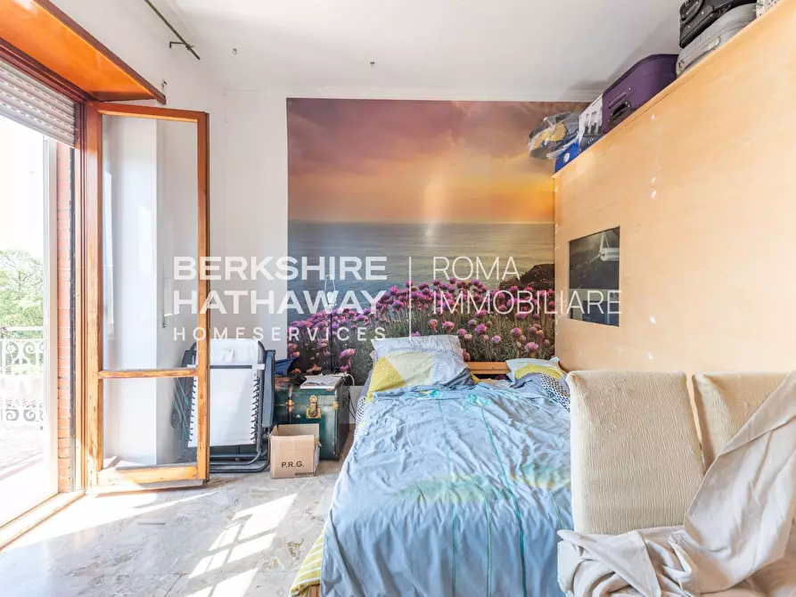 Immagine 11 di Appartamento in vendita  in Via Della Stazione Di Ottavia 1 a Roma