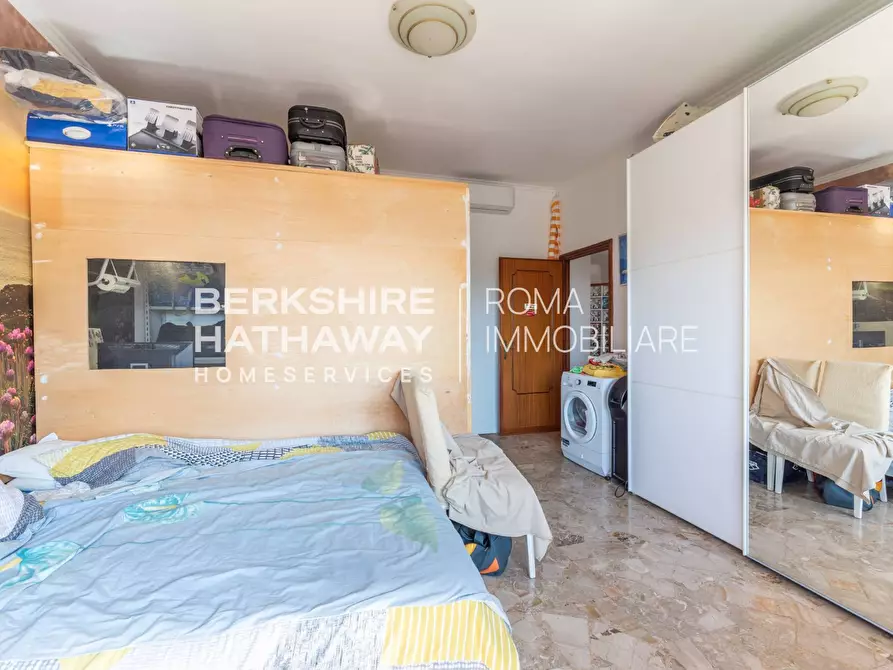 Immagine 12 di Appartamento in vendita  in Via Della Stazione Di Ottavia 1 a Roma