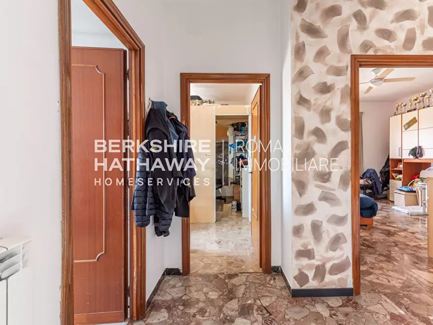 Immagine 13 di Appartamento in vendita  in Via Della Stazione Di Ottavia 1 a Roma