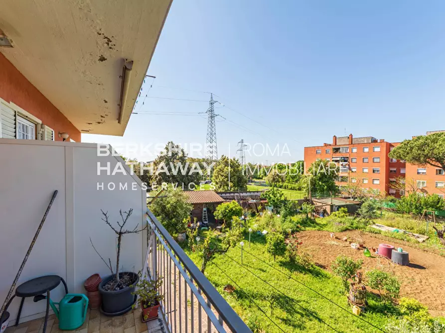 Immagine 2 di Appartamento in vendita  in Via Della Stazione Di Ottavia 1 a Roma