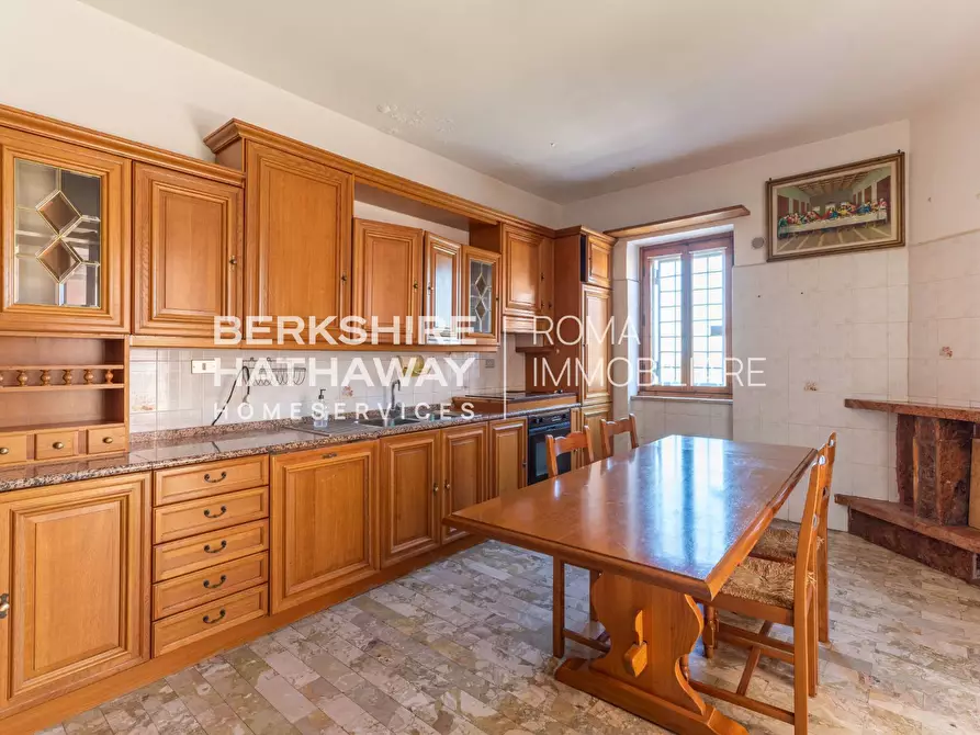 Immagine 4 di Appartamento in vendita  in Via Della Stazione Di Ottavia 1 a Roma