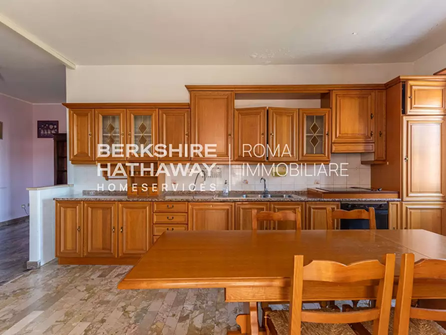 Immagine 5 di Appartamento in vendita  in Via Della Stazione Di Ottavia 1 a Roma