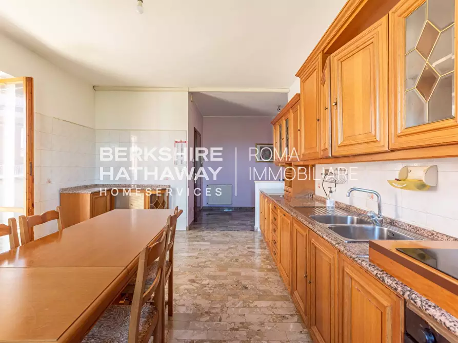 Immagine 6 di Appartamento in vendita  in Via Della Stazione Di Ottavia 1 a Roma