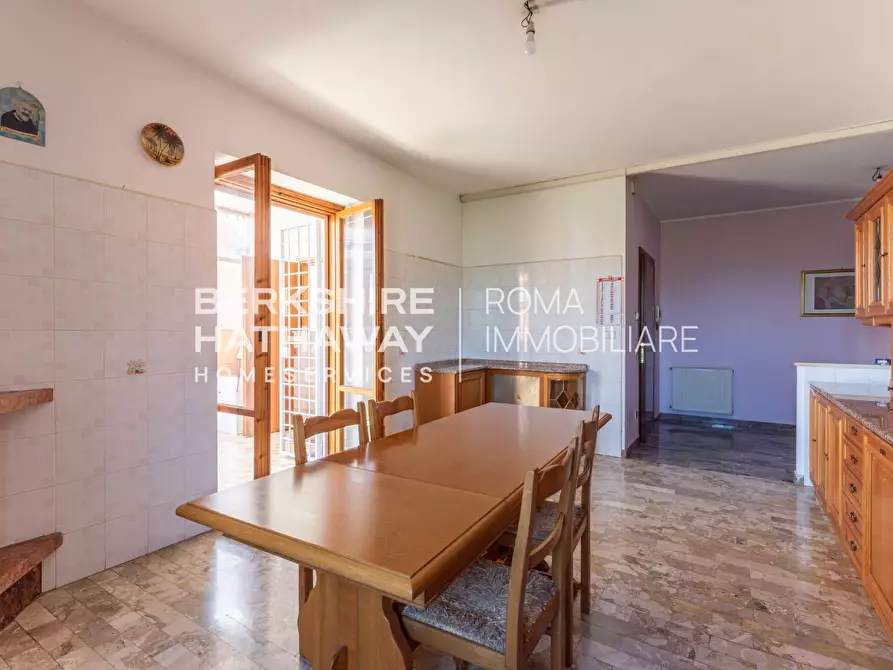 Immagine 7 di Appartamento in vendita  in Via Della Stazione Di Ottavia 1 a Roma