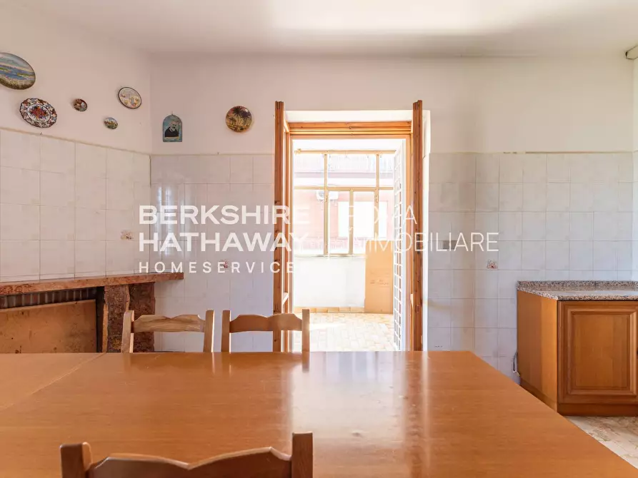 Immagine 8 di Appartamento in vendita  in Via Della Stazione Di Ottavia 1 a Roma