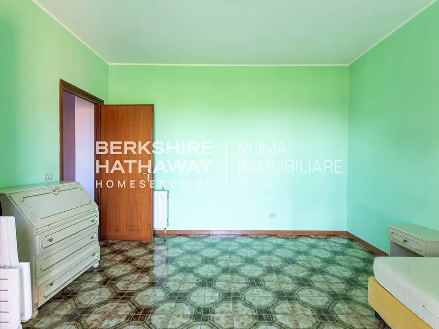 Immagine 13 di Appartamento in vendita  in Via Della Stazione Di Ottavia 1 a Roma