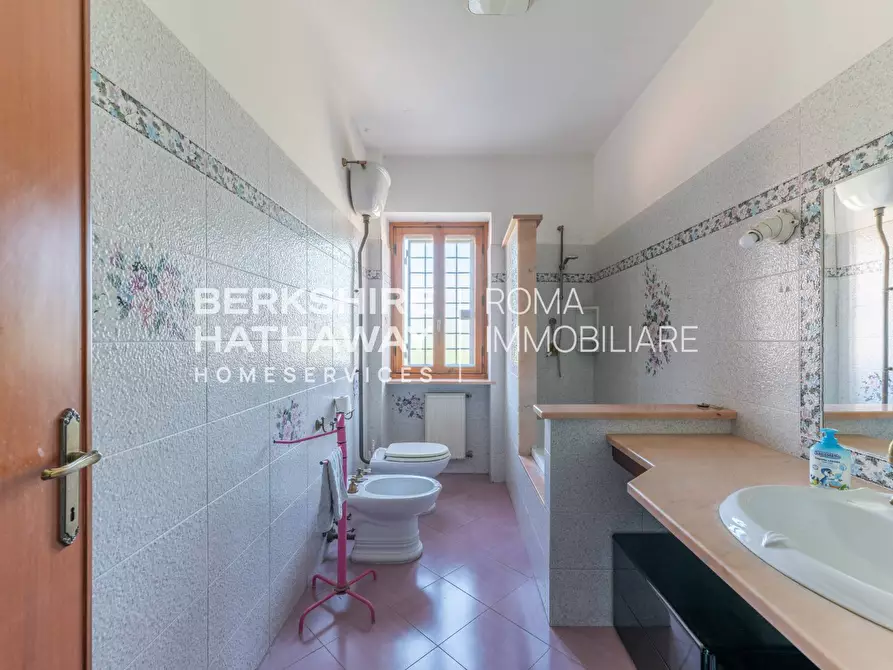 Immagine 17 di Appartamento in vendita  in Via Della Stazione Di Ottavia 1 a Roma