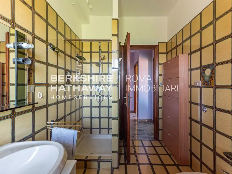 Immagine 20 di Appartamento in vendita  in Via Della Stazione Di Ottavia 1 a Roma