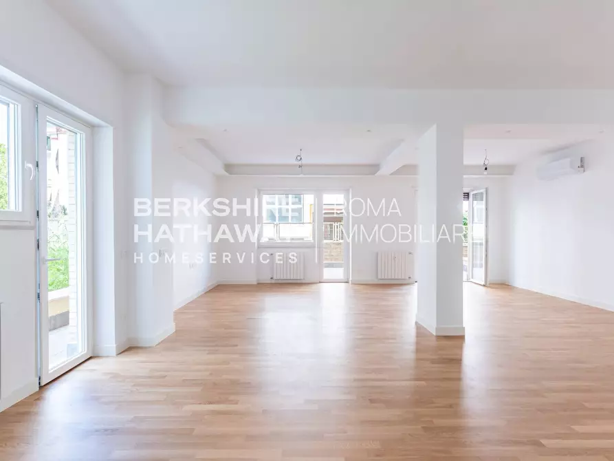 Immagine 2 di Appartamento in vendita  in Via Vincenzo Tizzani a Roma