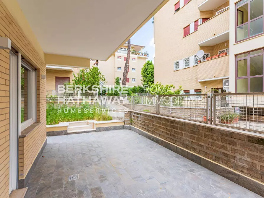 Immagine 10 di Appartamento in vendita  in Via Vincenzo Tizzani a Roma