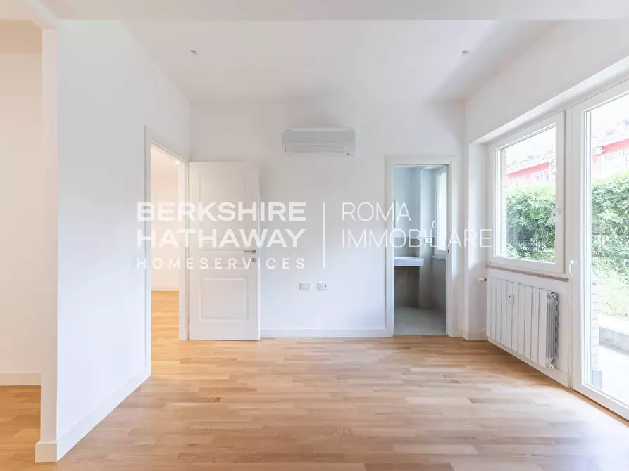 Immagine 11 di Appartamento in vendita  in Via Vincenzo Tizzani a Roma