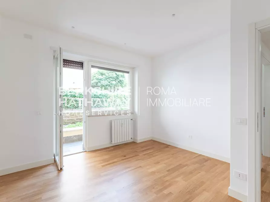 Immagine 15 di Appartamento in vendita  in Via Vincenzo Tizzani a Roma