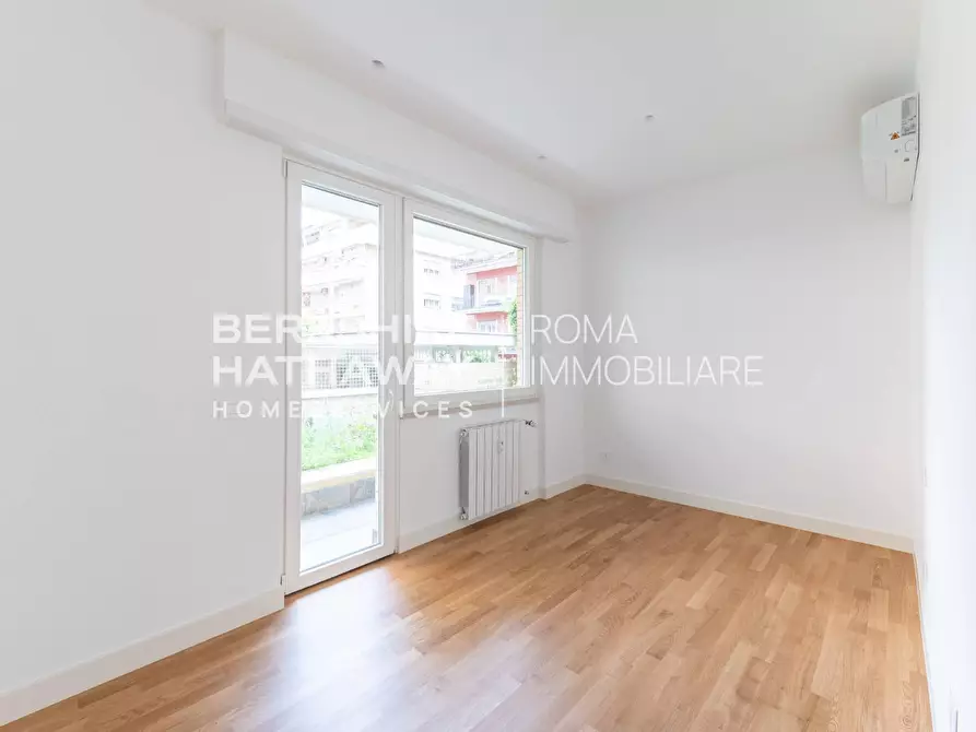 Immagine 18 di Appartamento in vendita  in Via Vincenzo Tizzani a Roma