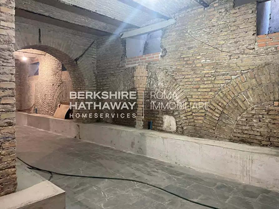 Immagine 3 di Locale commerciale in affitto  in Po a Roma