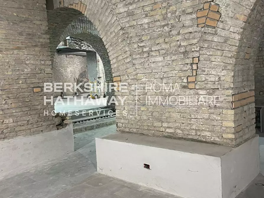 Immagine 6 di Locale commerciale in affitto  in Po a Roma