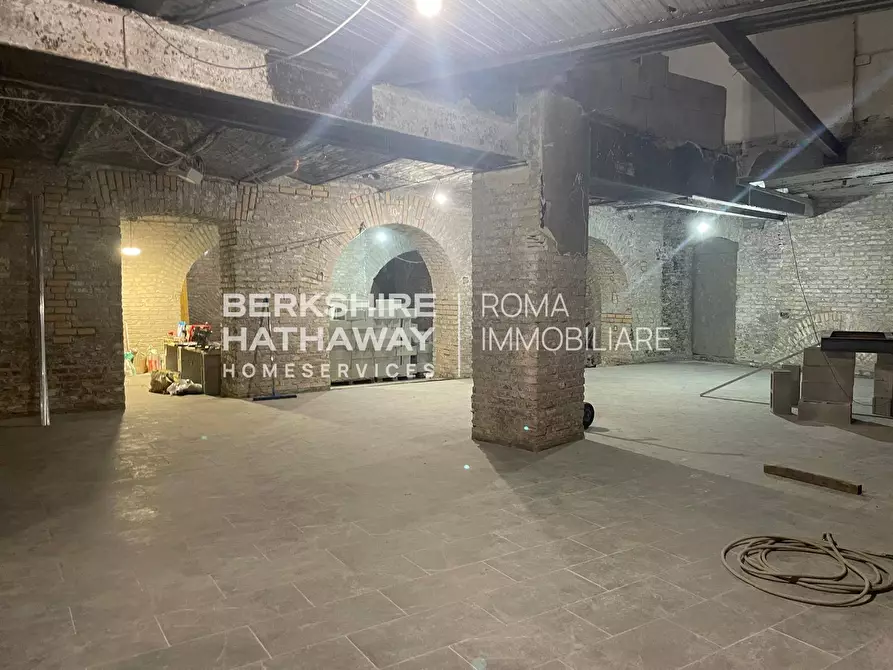 Immagine 7 di Locale commerciale in affitto  in Po a Roma