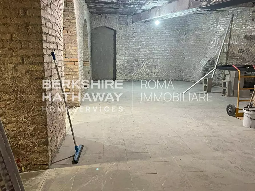 Immagine 8 di Locale commerciale in affitto  in Po a Roma