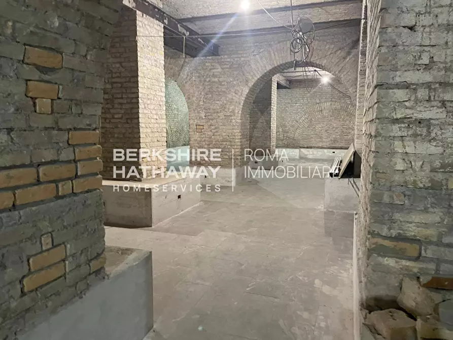 Immagine 10 di Locale commerciale in affitto  in Po a Roma