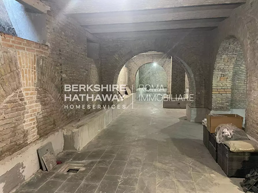 Immagine 14 di Locale commerciale in affitto  in Po a Roma