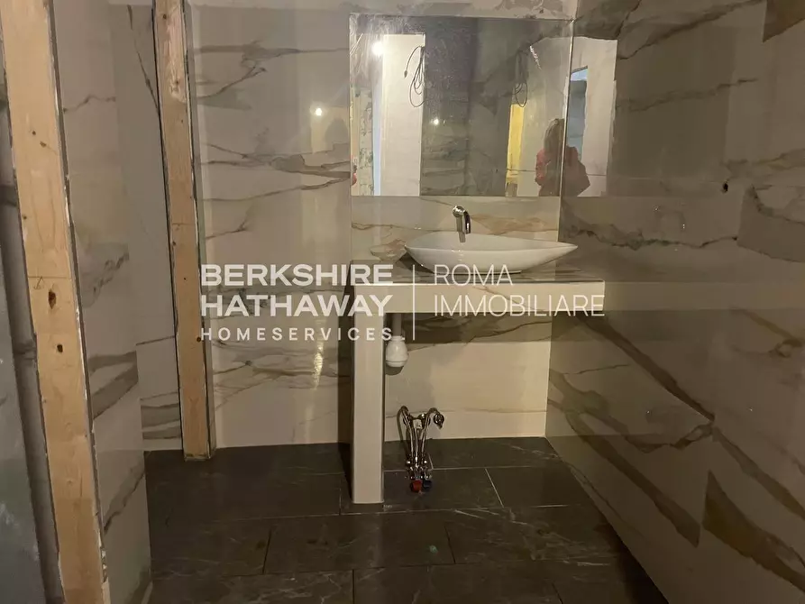 Immagine 18 di Locale commerciale in affitto  in Po a Roma