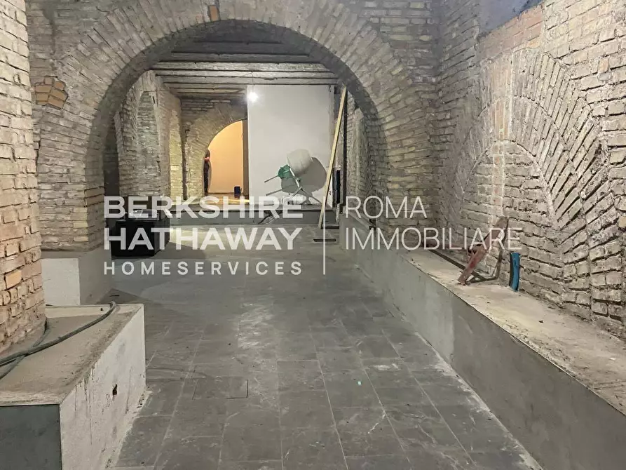 Immagine 4 di Locale commerciale in vendita  in Po a Roma