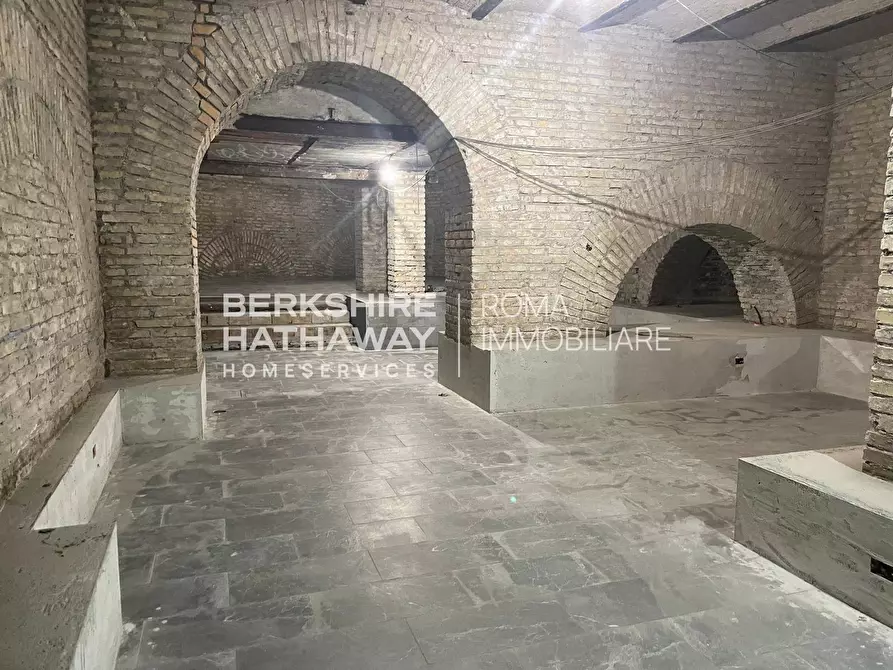 Immagine 9 di Locale commerciale in vendita  in Po a Roma