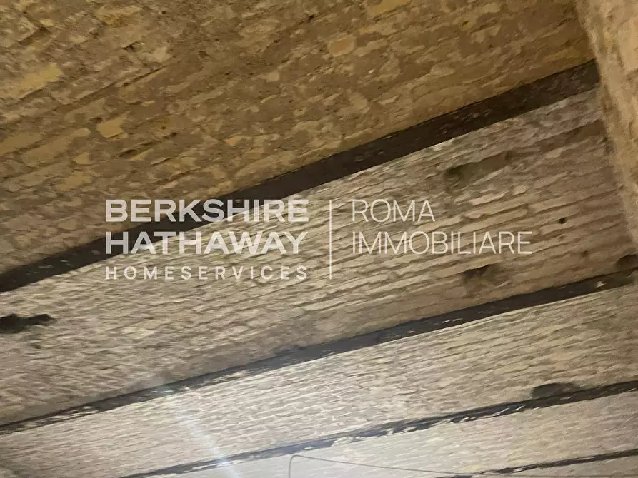 Immagine 12 di Locale commerciale in vendita  in Po a Roma